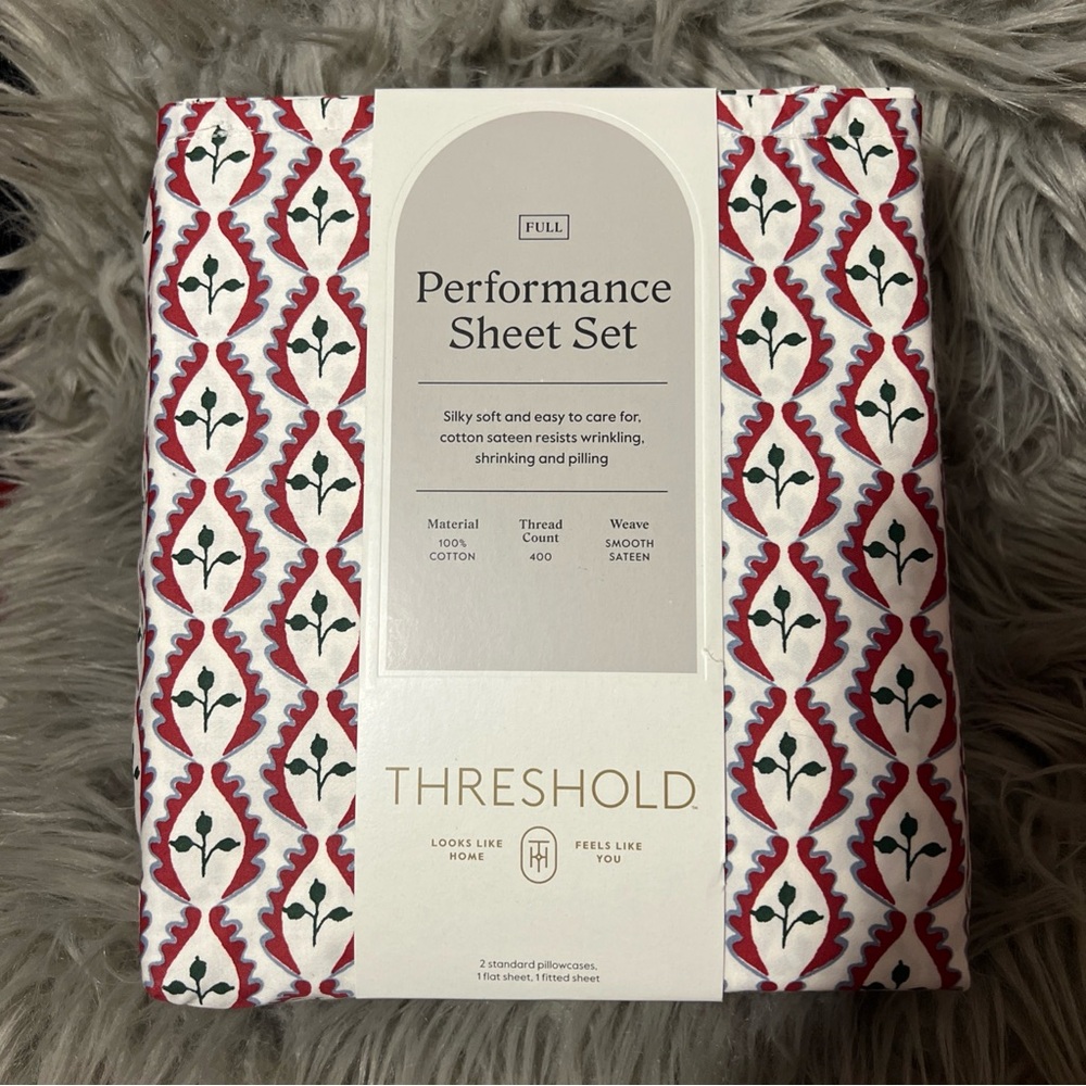 Threshold Red and White Patterned Sheet Set